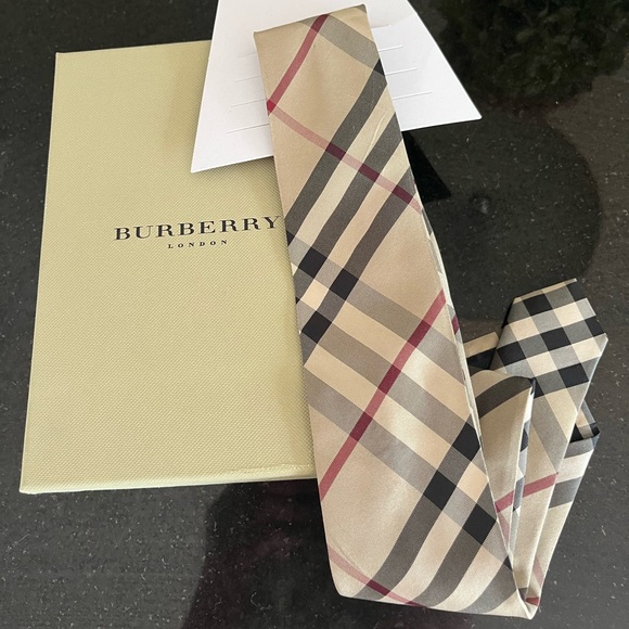 Burberry Classic Plaid Tie - Picture 1 of 6